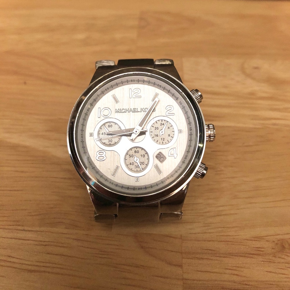 SUPER RARE Micheal Kors Runway Twist Watch Silver